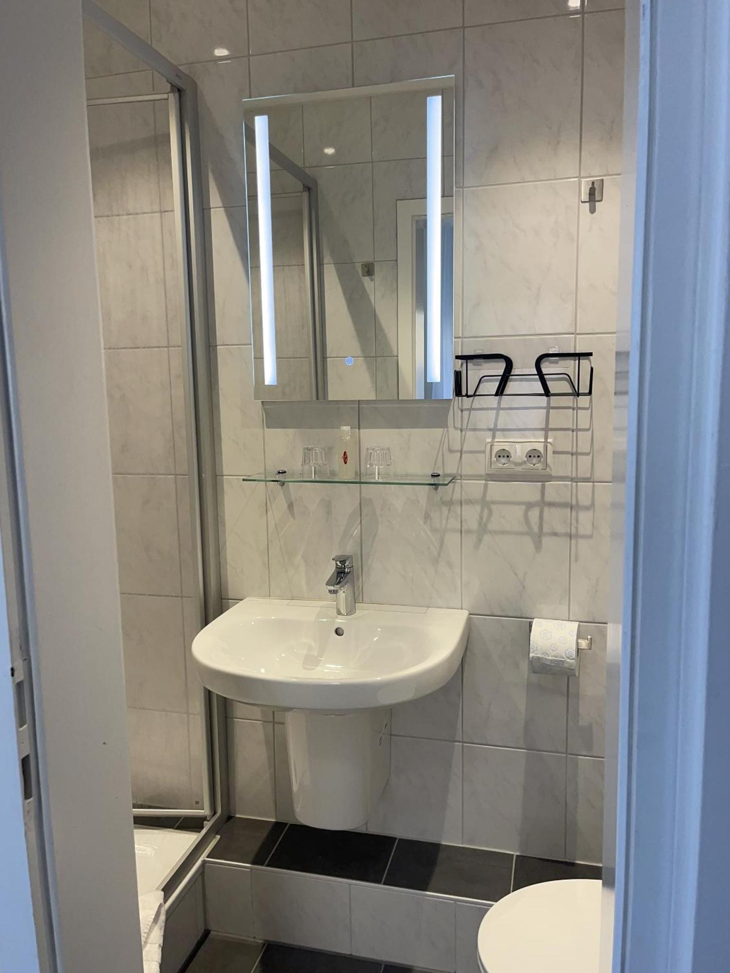 Hotel Koenig Humbert Эрланген Номер фото