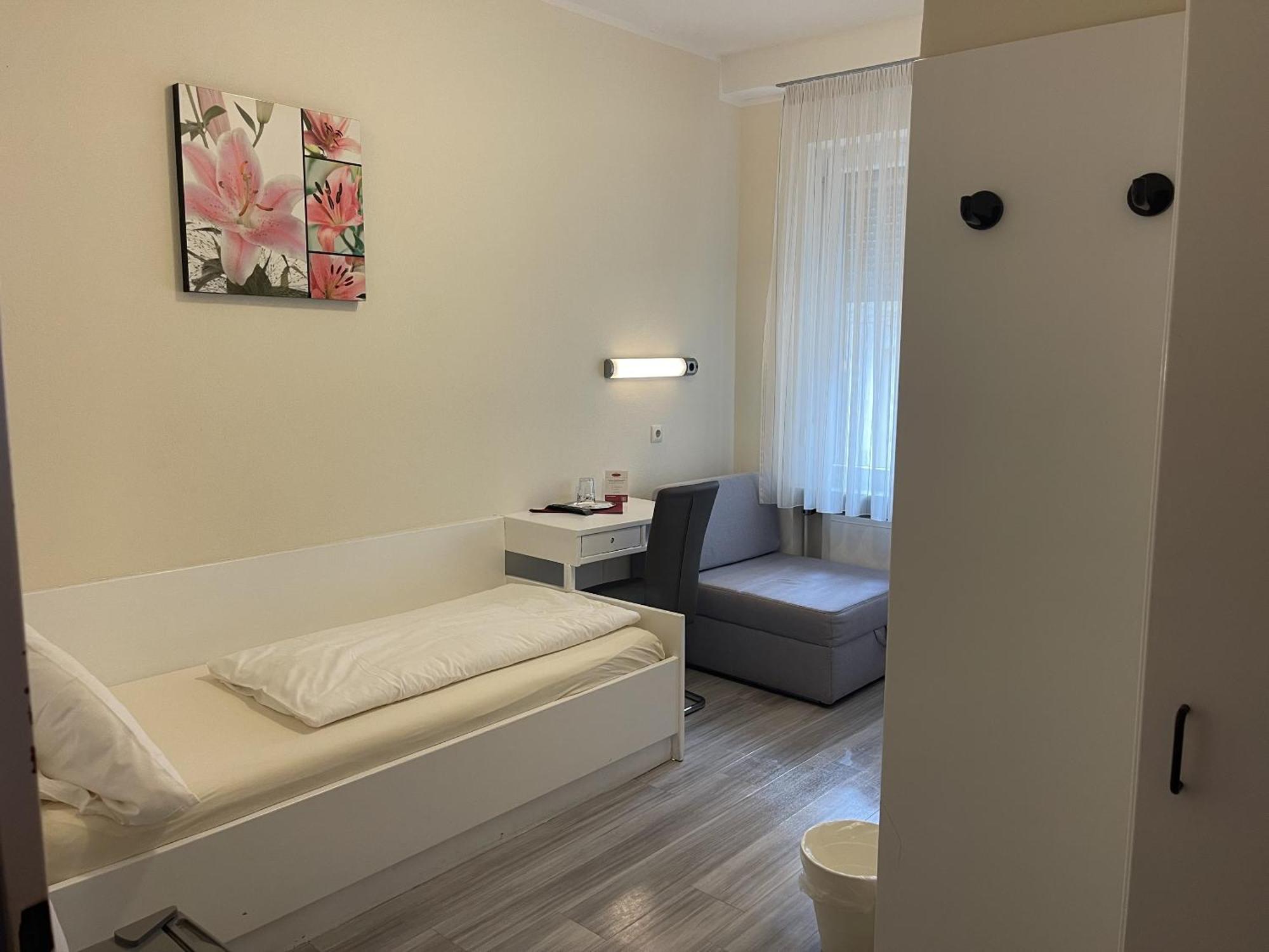 Hotel Koenig Humbert Эрланген Экстерьер фото