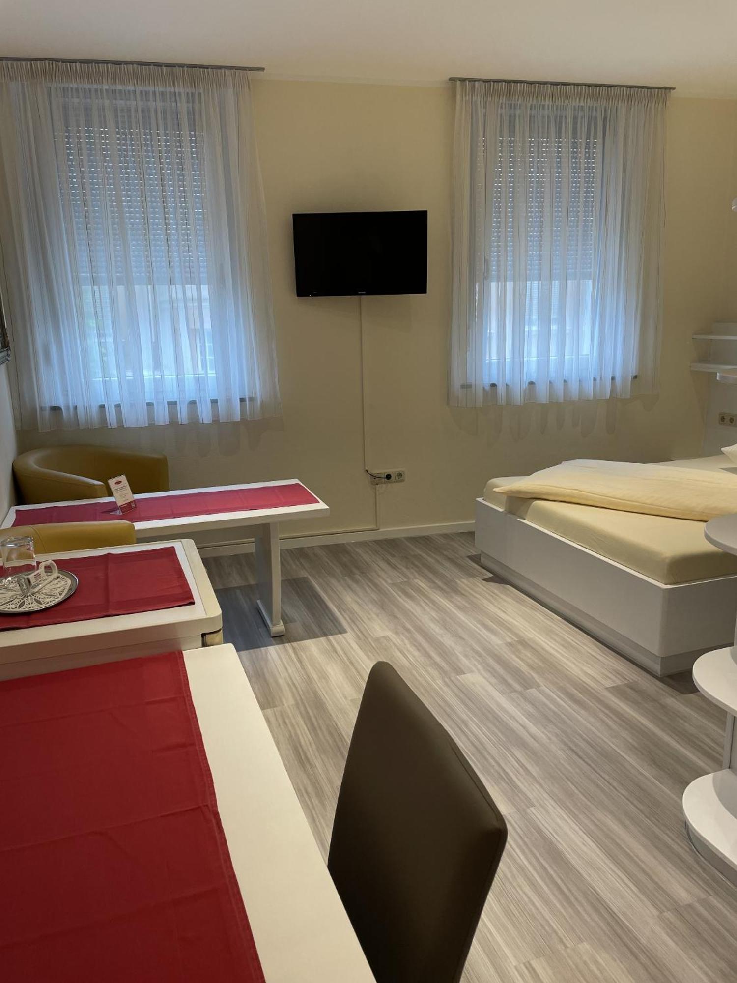 Hotel Koenig Humbert Эрланген Экстерьер фото