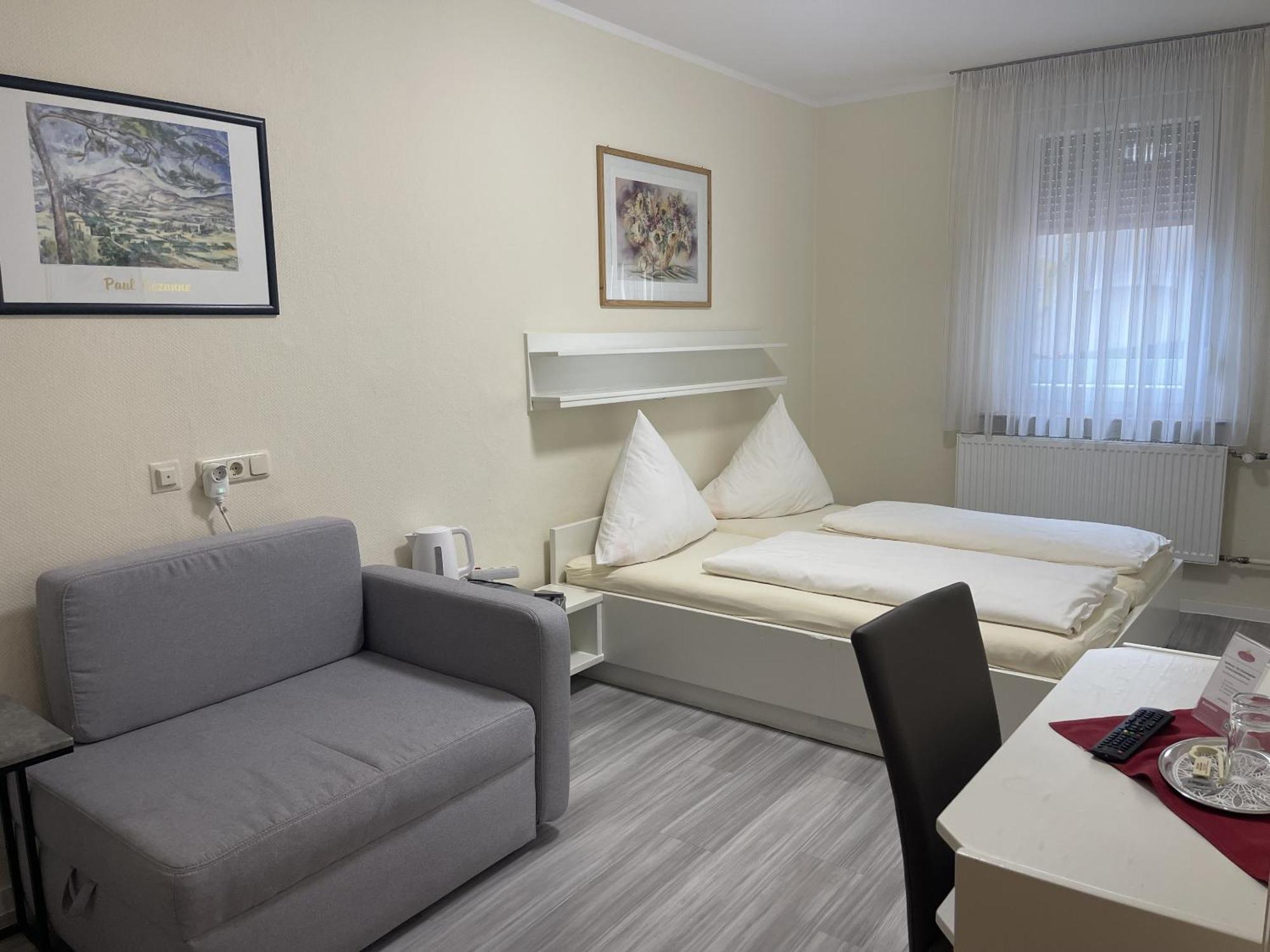 Hotel Koenig Humbert Эрланген Экстерьер фото