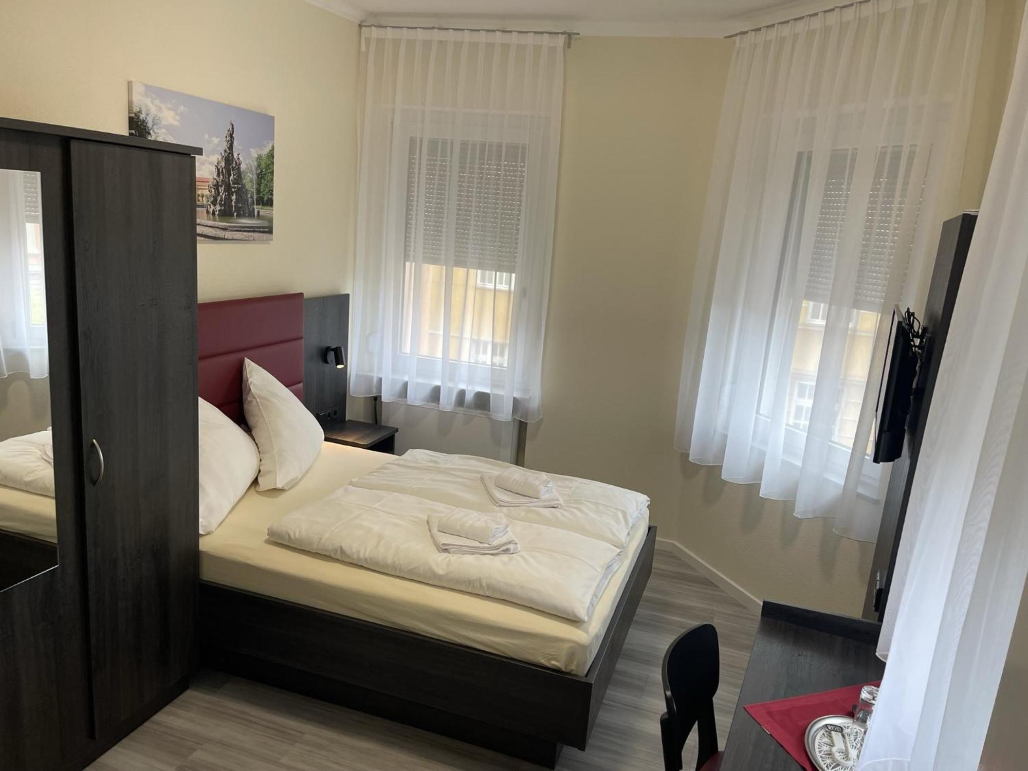 Hotel Koenig Humbert Эрланген Экстерьер фото