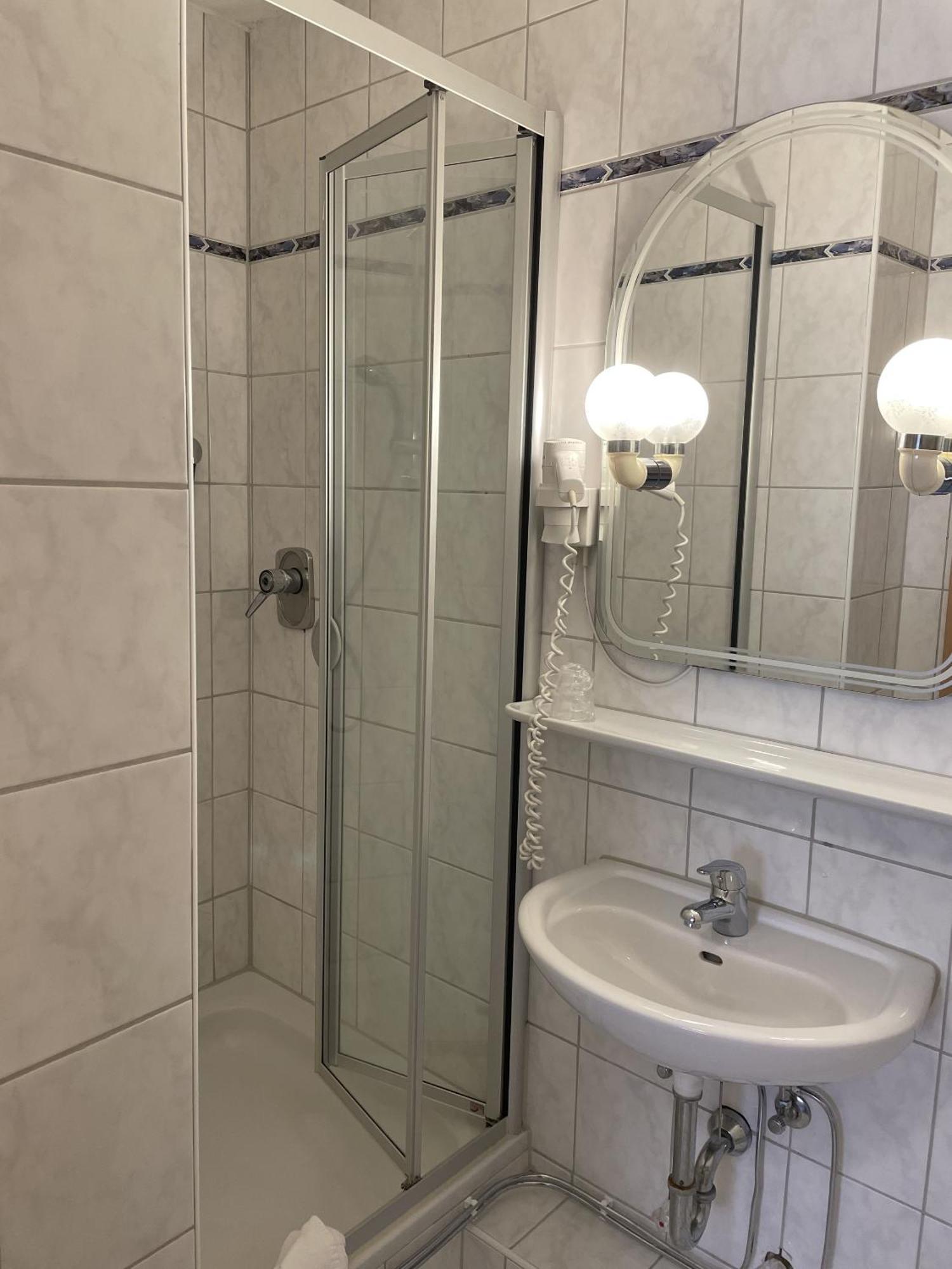 Hotel Koenig Humbert Эрланген Номер фото